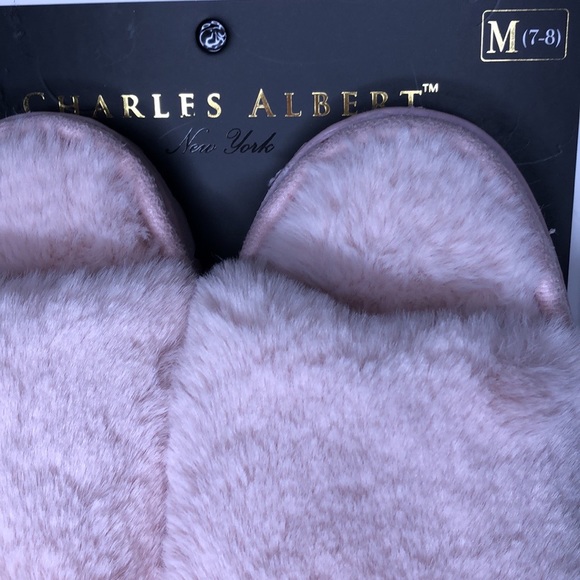 Charles Albert Fluffy Faux Fur Slippers M (7-8) - Picture 2 of 6